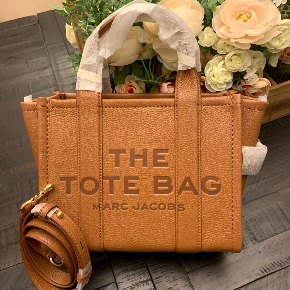 marc jacobs leather small the tote bag